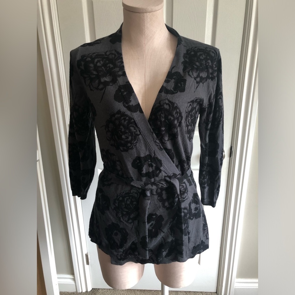Banana Republic Black/Gray Floral Waist Tied Cardigan Sweater